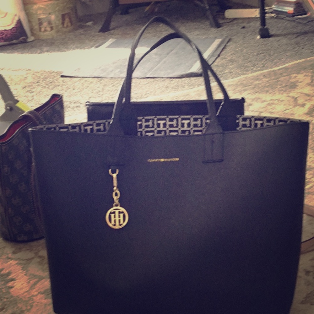 Big 18x13 Tote by Tommy Hilfiger